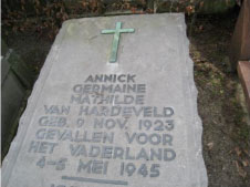 graf 287, eerste klasse vak B, Annick van Hardeveld en J.M. van Hardeveld
