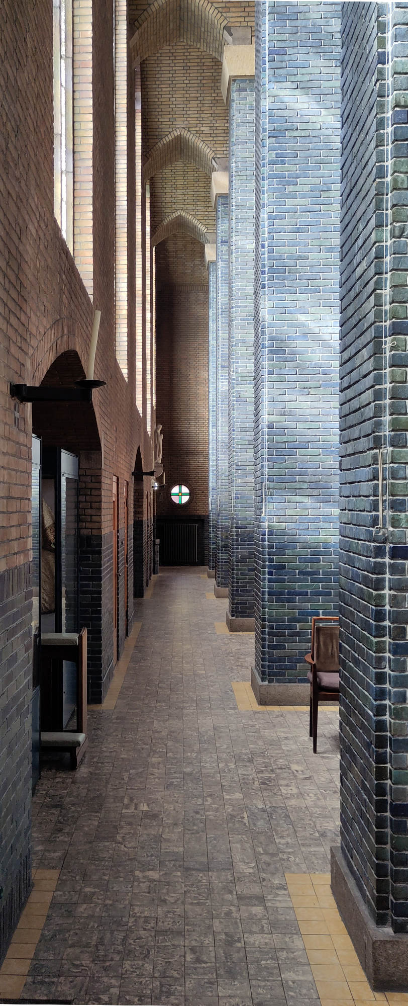 de zuidelijke galerij in de Augustinuskerk